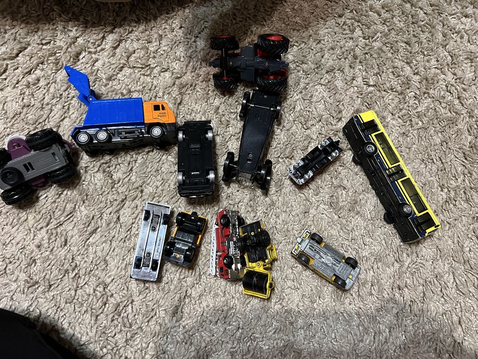 Машинки різні модельки