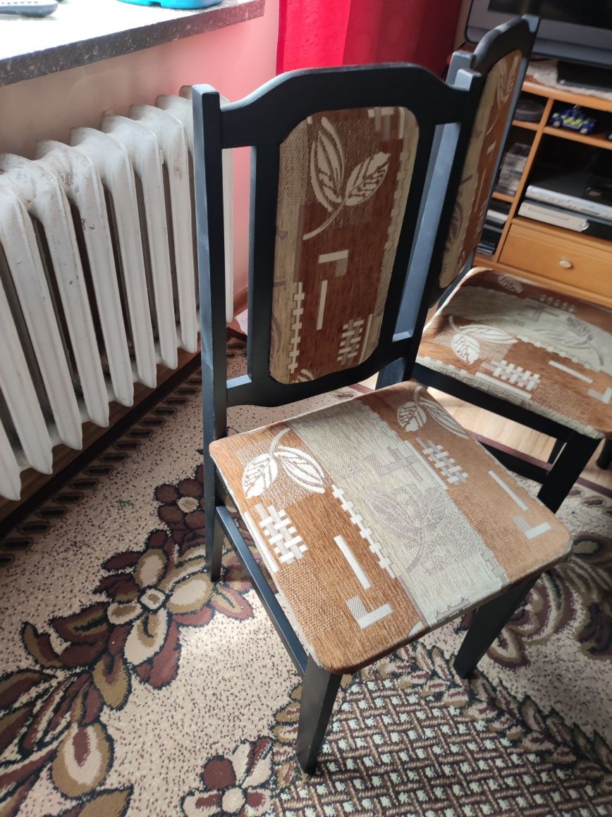 Stół z krzesłami