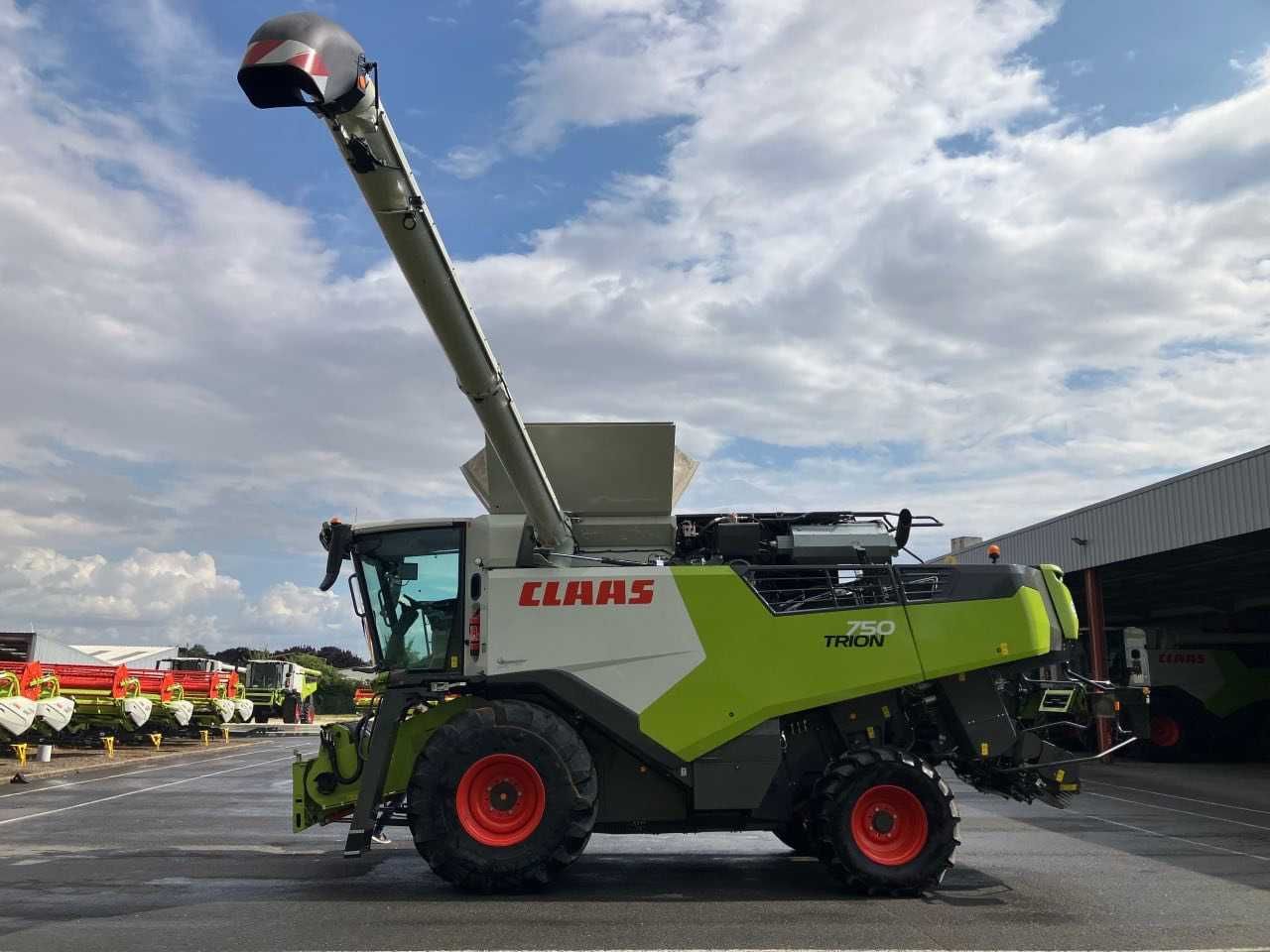 Комбайн Claas Trion 750 2023