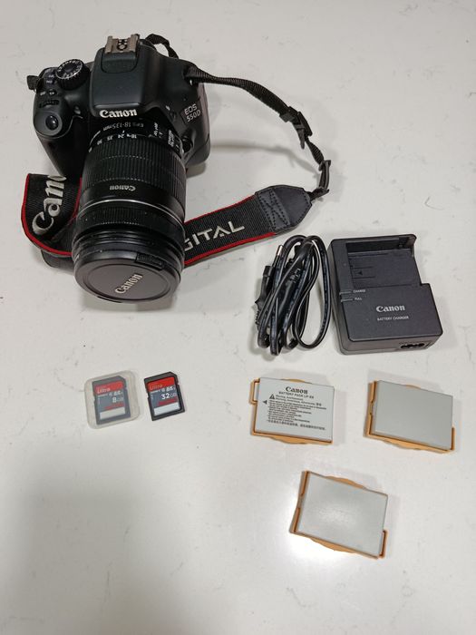Máquina CANON EOS550D + Mochila + Tripé