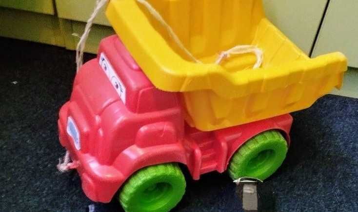 Дитяча машинка вантажівка велика на мотузці яскрава