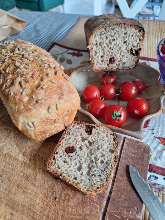 Chleb orkiszowy jasny 1 kg  naturalny bez drożdży śliwką ziarnami