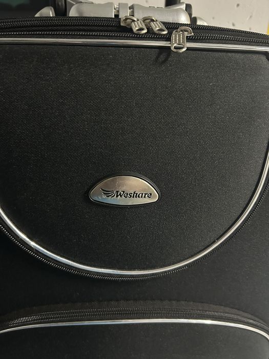 Sprzedam dwie dużewalizki na kołkach