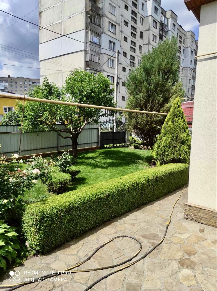 Продам будинок в центрі міста