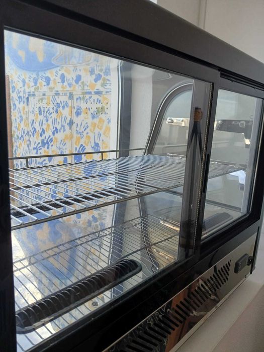 Vitrine Expositora Refrigerada Pastelaria ShowCase Bakery