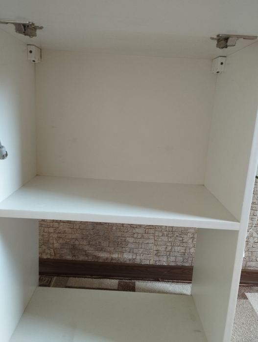 Продам тумбочку для микроволновки настенную.