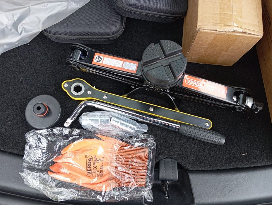 Домкрат комплект для заміни колес Tesla 3 , Y ,X