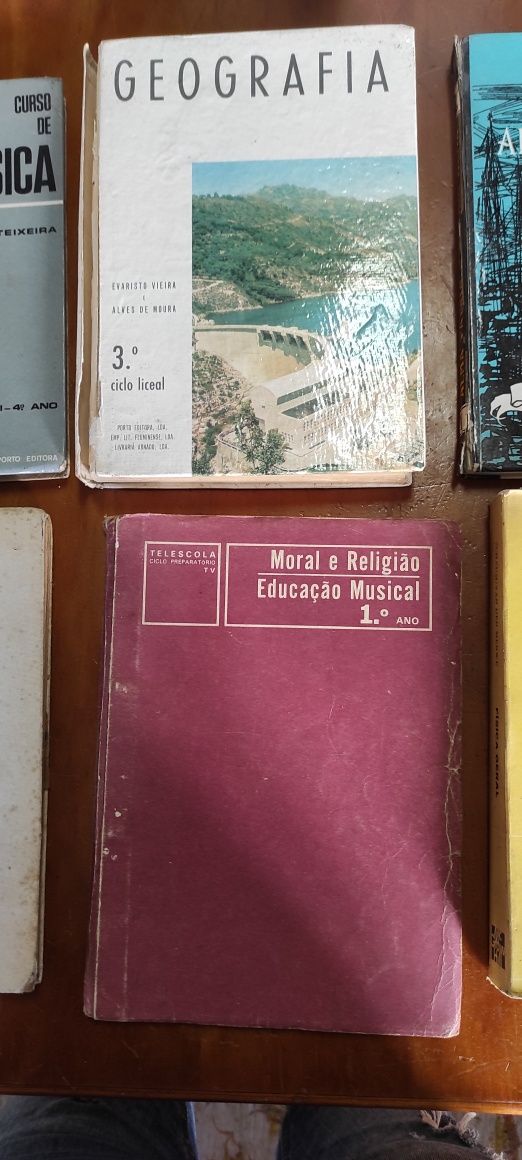 Livros escolares anos 70