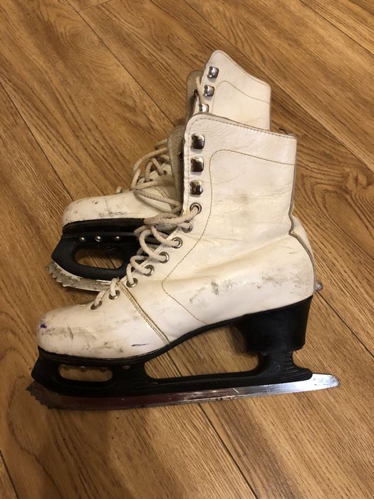 Коньки кожаные 36 размер 23 см