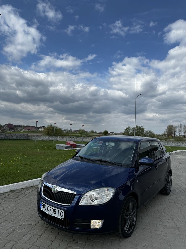 Продам SKODA FABIA II 2007 1.4 бензин