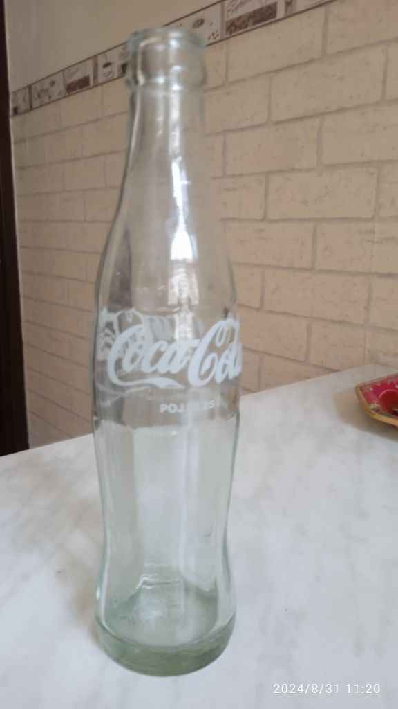 Skrzynka z butelkami coca-coli 0.25 l czasy PRL