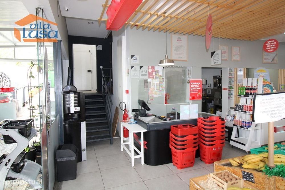 Arrendamento loja com armazém neste momento esta bazio  Centro do O...