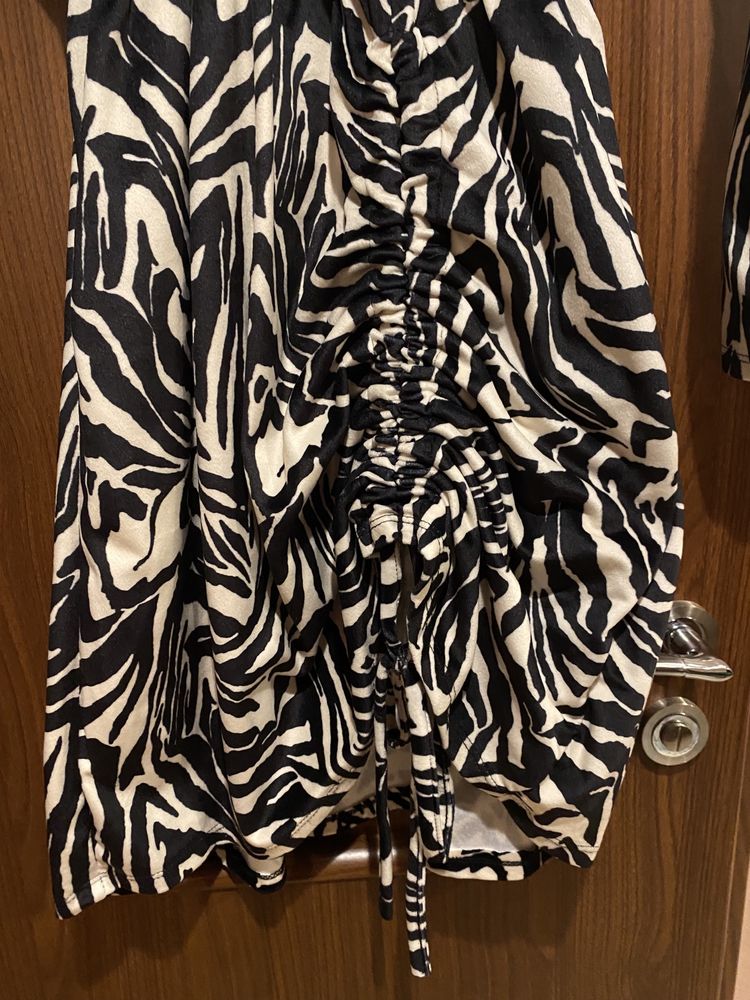 Sukienka zebra z weluru.