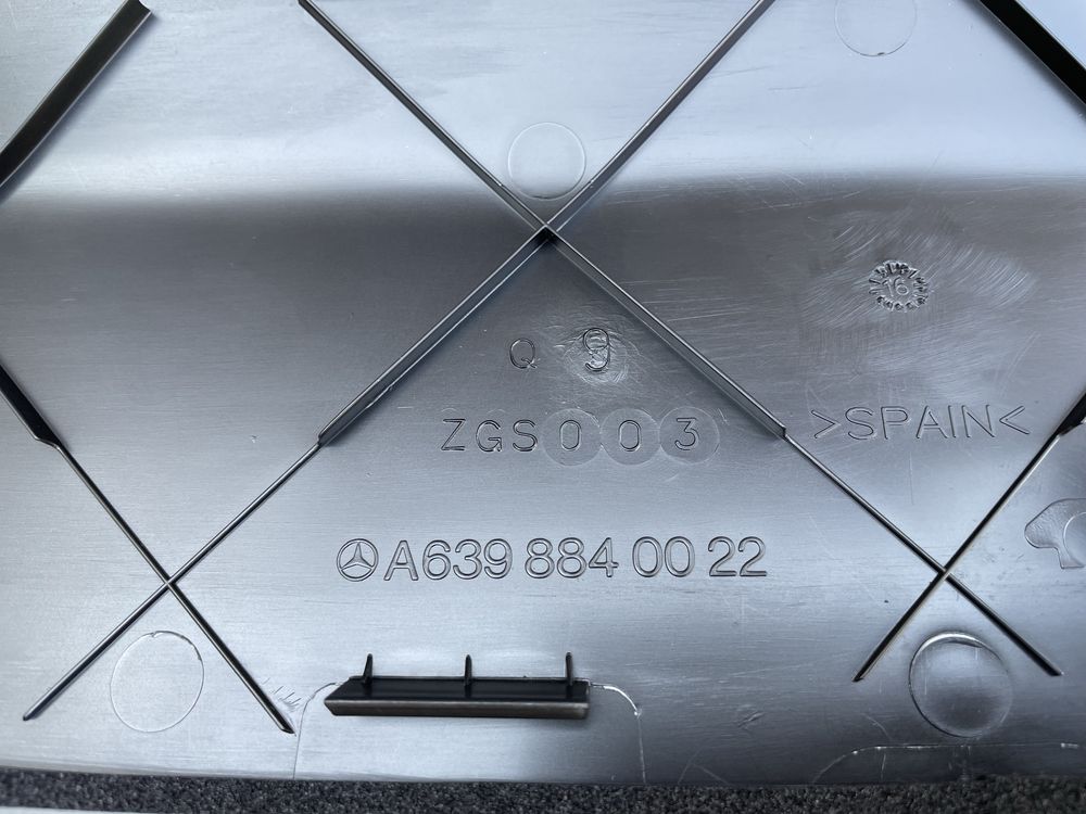Крышка фильтра салона на VITO-VIANO W639
