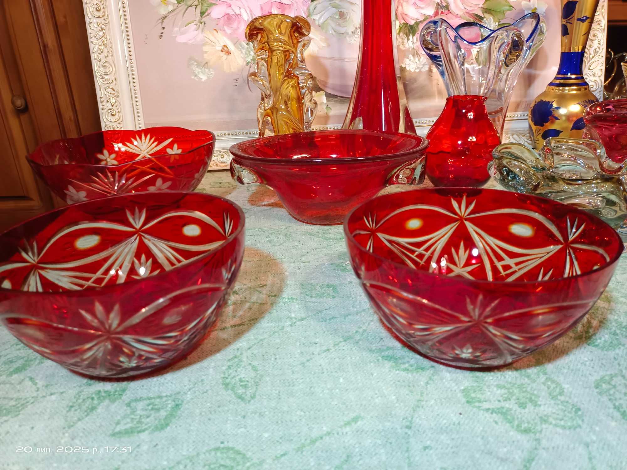 Цветной хрусталь, стекло . Вазы , конфетницы, сервиз. Чехия.