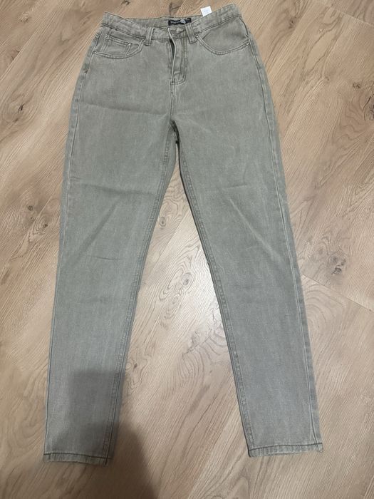 Spodnie jenasowe damskie Boohoo S