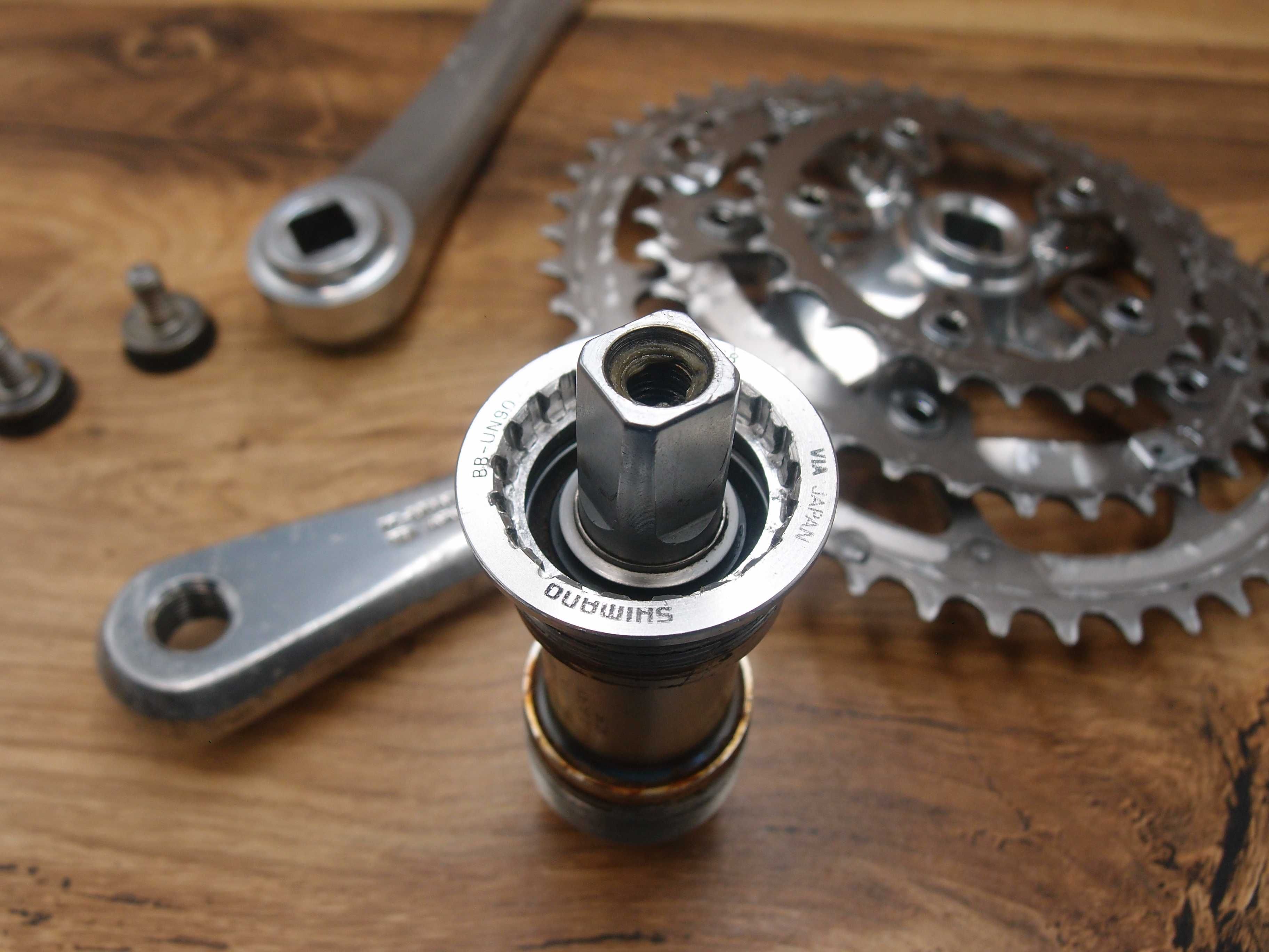 zestaw korba rowerowa  Shimano XTR FC-M900 suport Shimano XTR BB-UN90