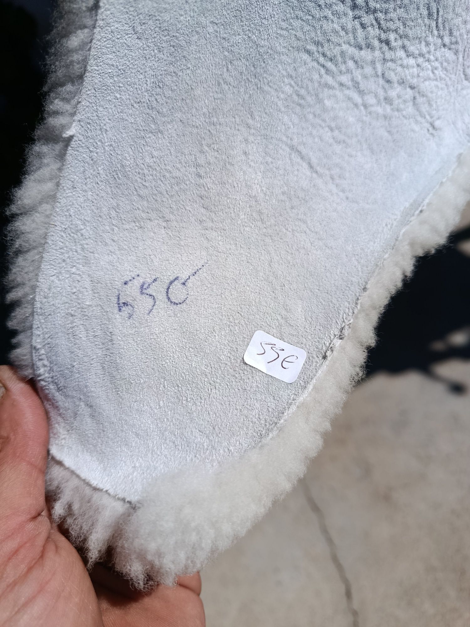 Vendo pele de borrego nova