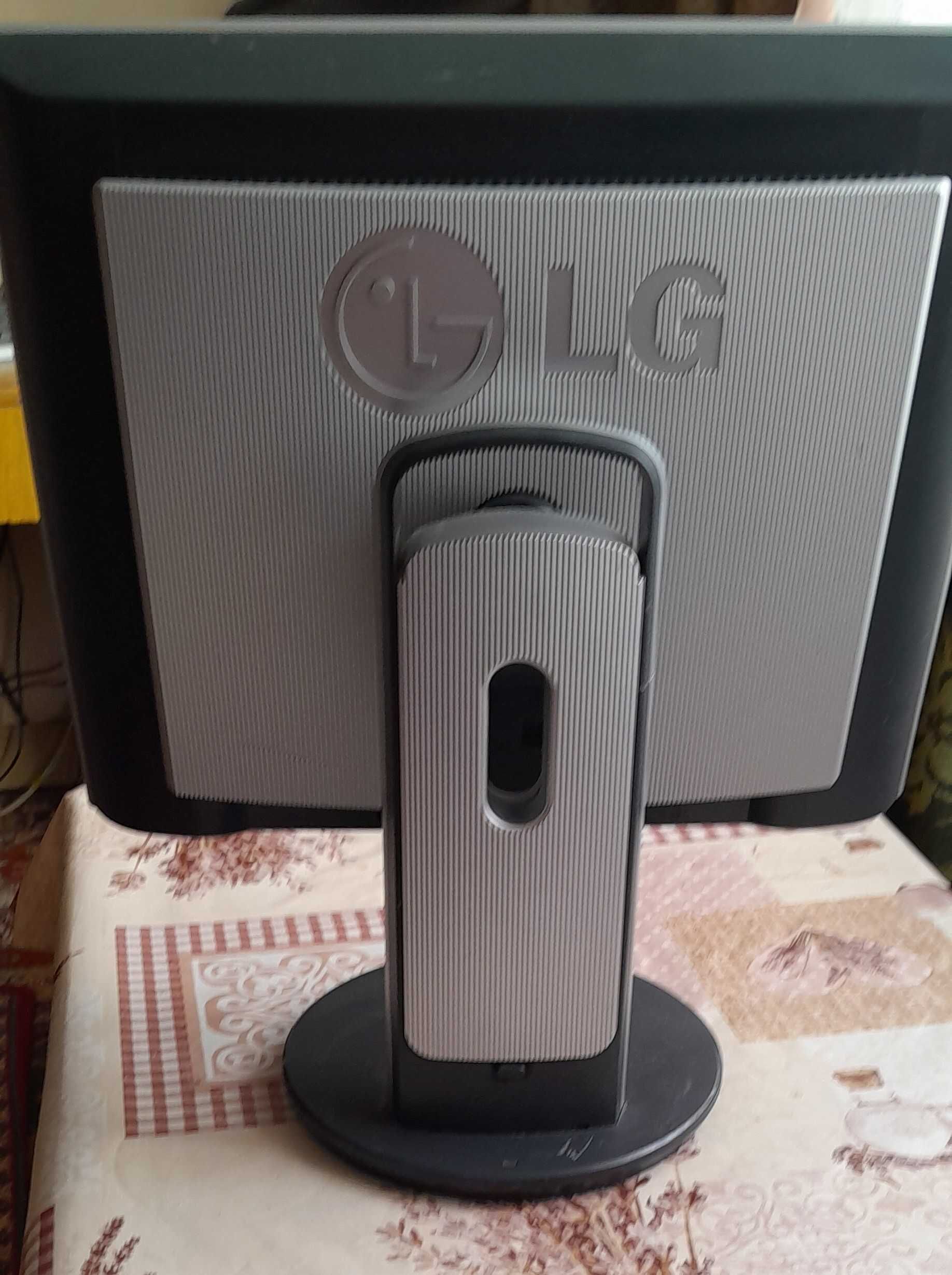 Монитор LG   Flatron  L1730S.