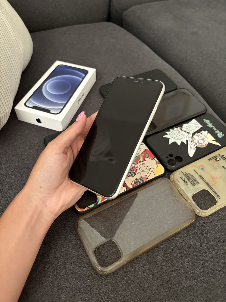 Iphone 11 com capas e caixa