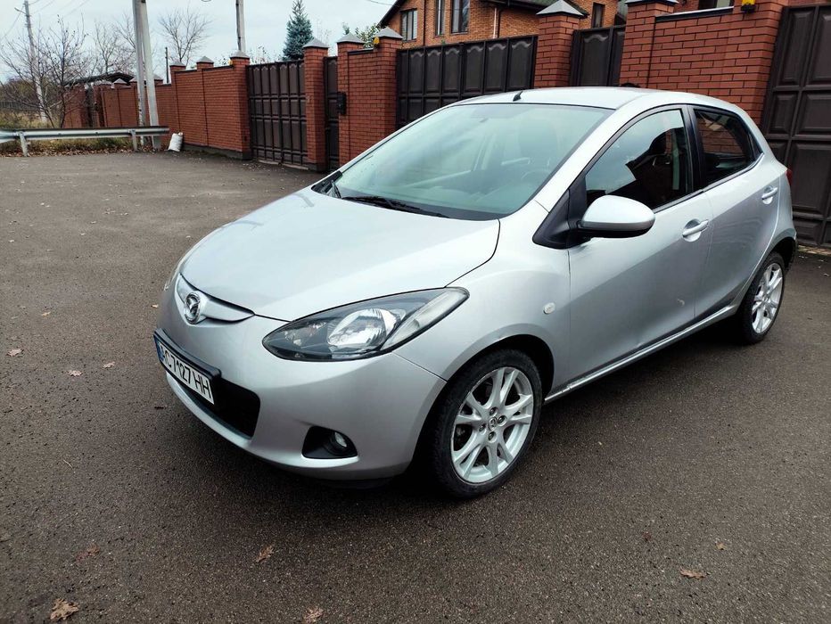 Мазда 2  2008 року