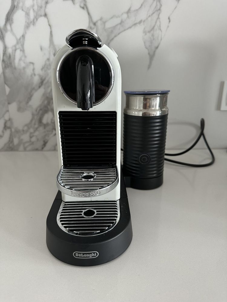 Ekspres kapsułkowy delonghi nespresso ze spieniaczem mleka