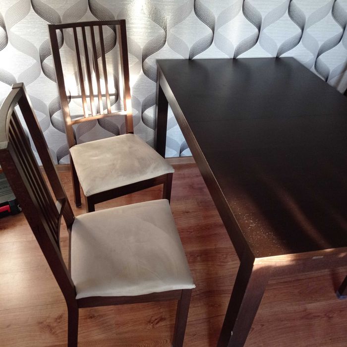 Sprzedam stół  rozkładany + 4 krzesła