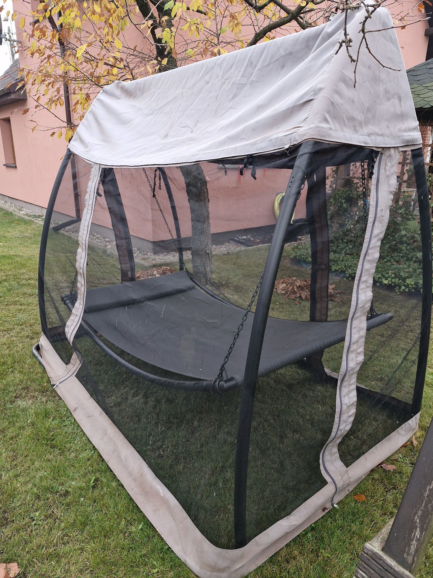 Hamak huśtawka z moskitierą