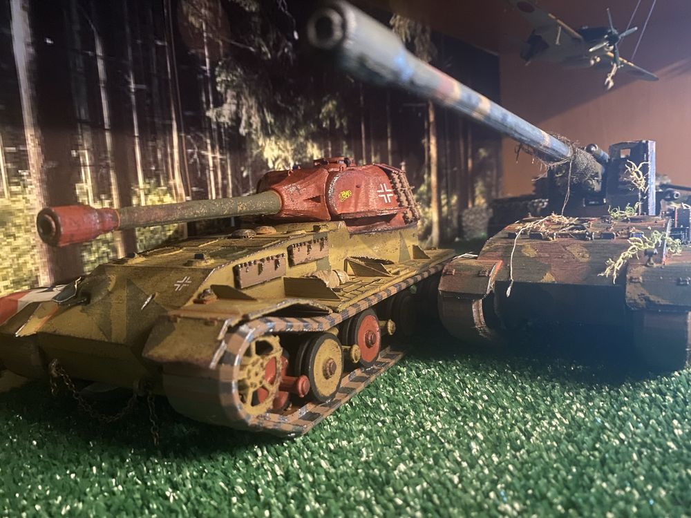 Танк (2-1) два танка 1:35 гриль та Vk 72.02