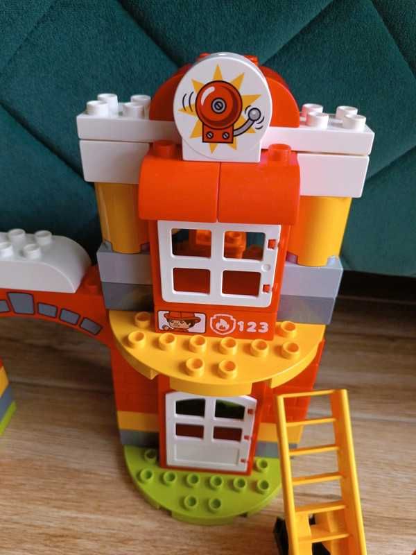 10903 Remiza strażacka Duplo lego + helikopter