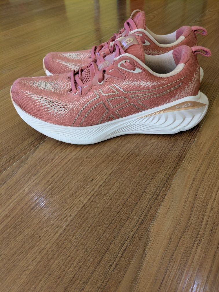 Кросівки жіночі ASICS GEL-CUMULUS