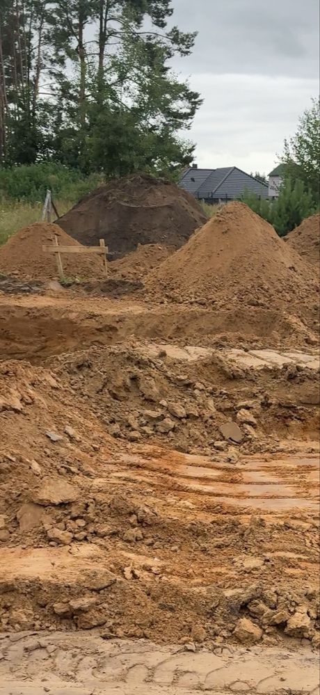 Piasek i ziemia do równania terenu