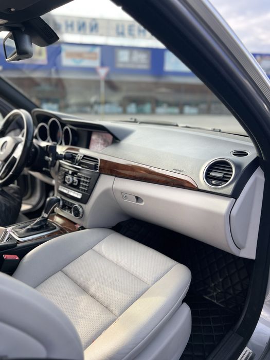 Mercedes Benz C class 1.8 бензин 2011р.