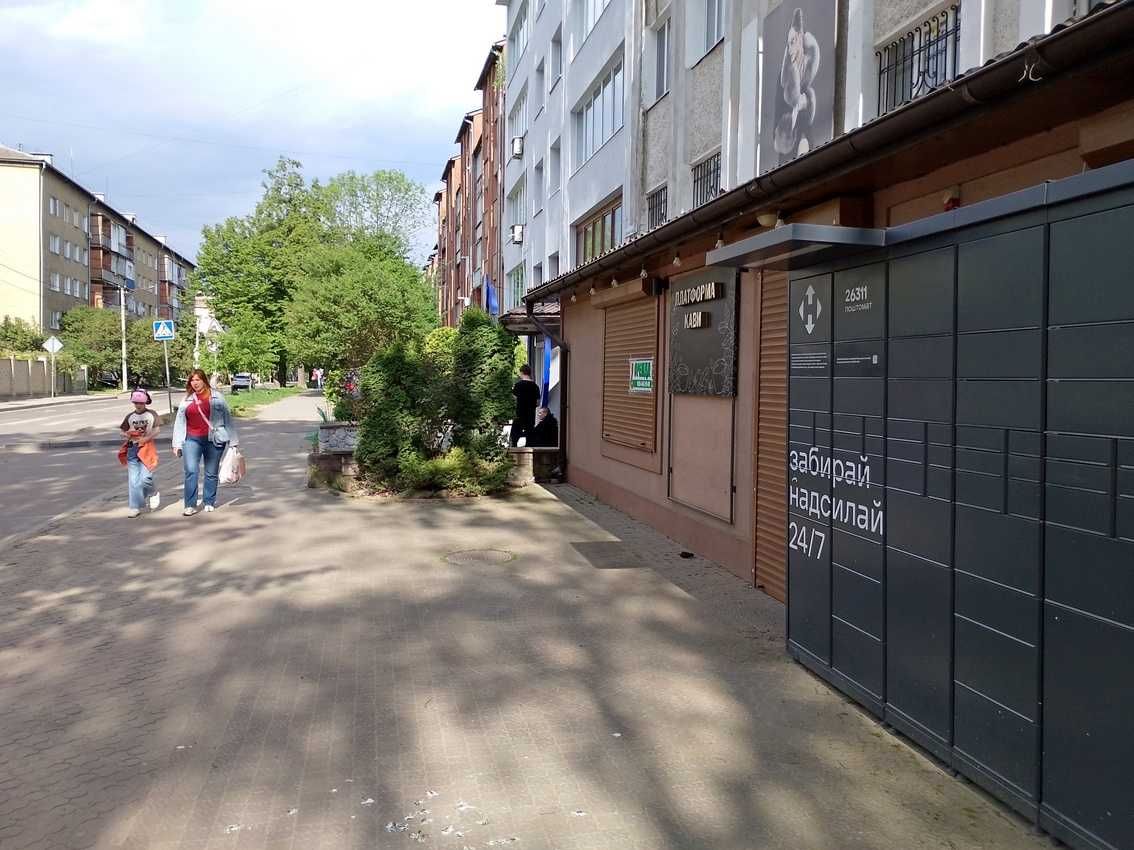 Торгове приміщення з парковкою, вул.Національної Гвардії, 52 кв/м