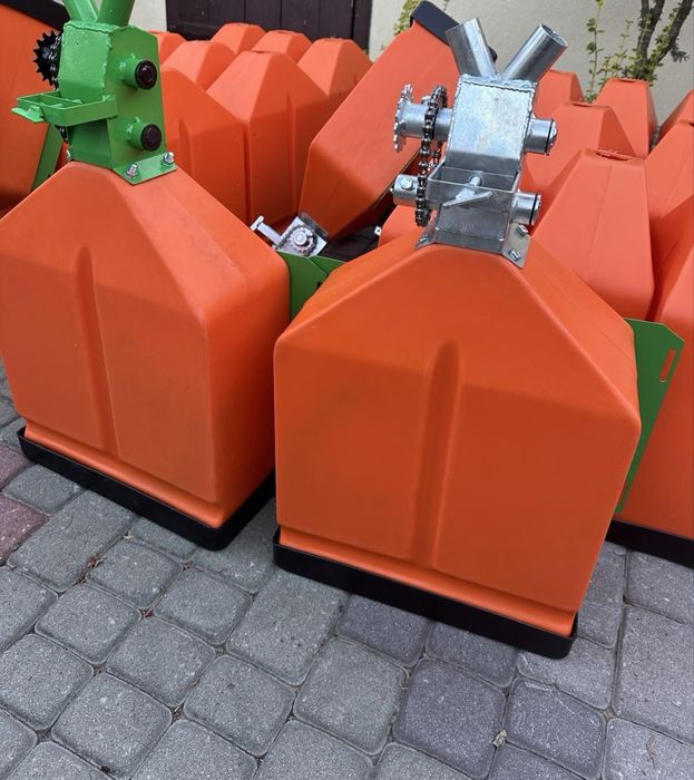 Бачок для міндобрива до картоплесажалки. Привезений з Польщі