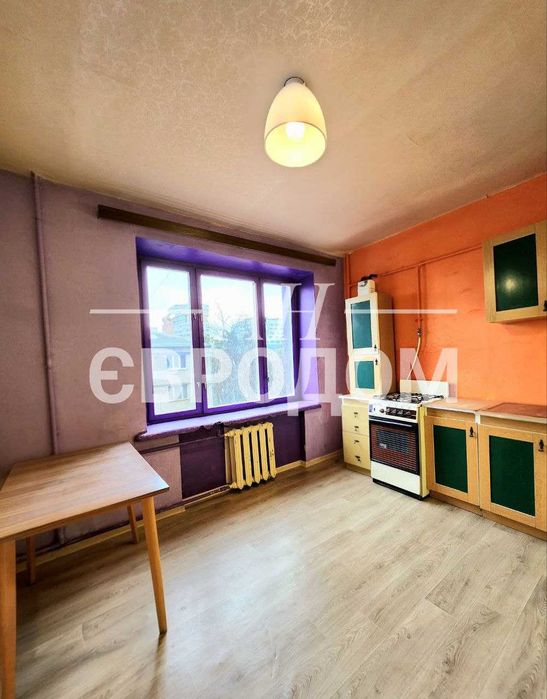 Продається затишна 1-к квартира біля метро Ботанічний сад