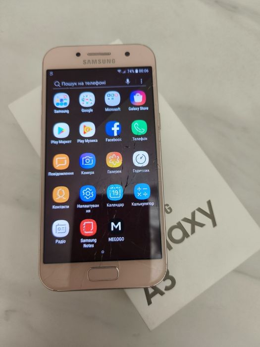 Смартфон Samsung galaxy A3 (2017)