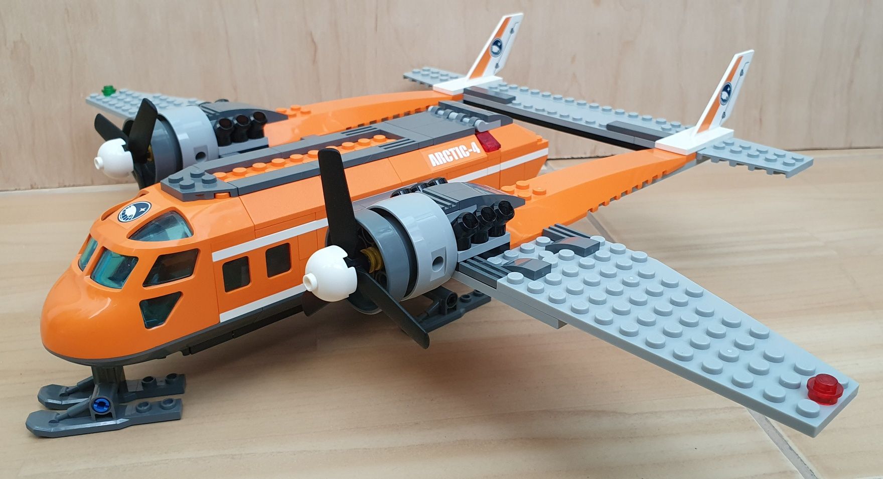 LEGO арктический самолет и вездеход