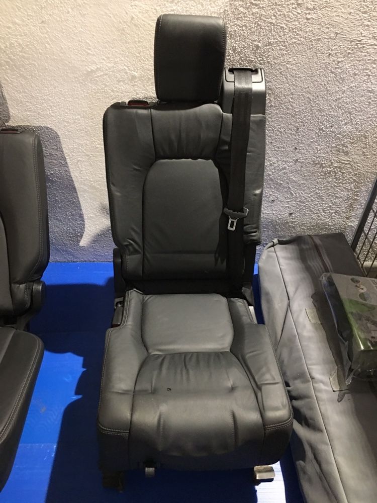 Fotel skóra Land Rover Discovery 3 - lewy, środek 2 rząd, 3 rząd cały