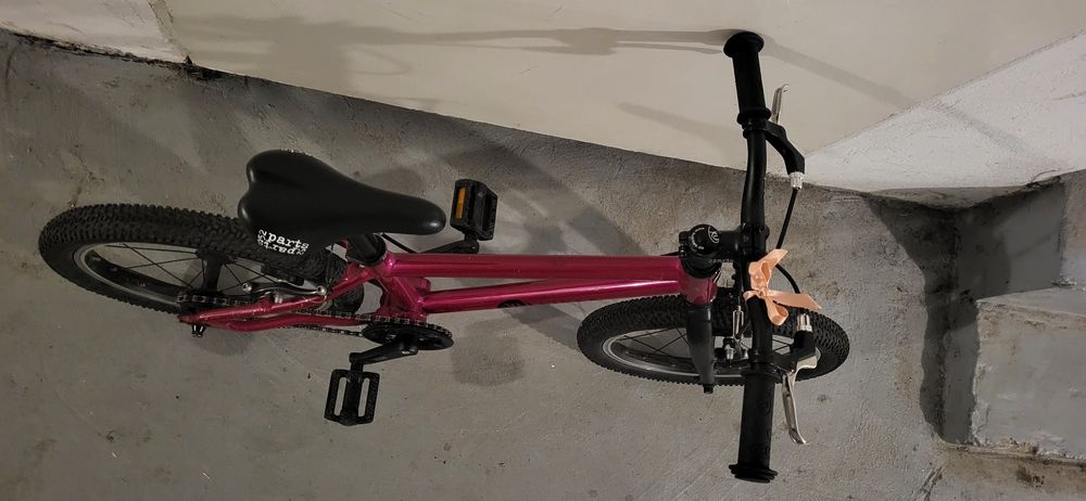 Różowy Kubikes 16l, super lekki rower