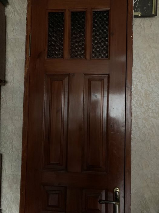 Двері на лоджію натуральне дерево.