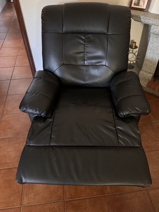 Poltrona articulada em preto