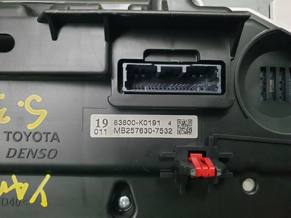 Quadrante / painel de instrumentos TOYOTA Yaris (_P21_, _PA1_, _PH1_)