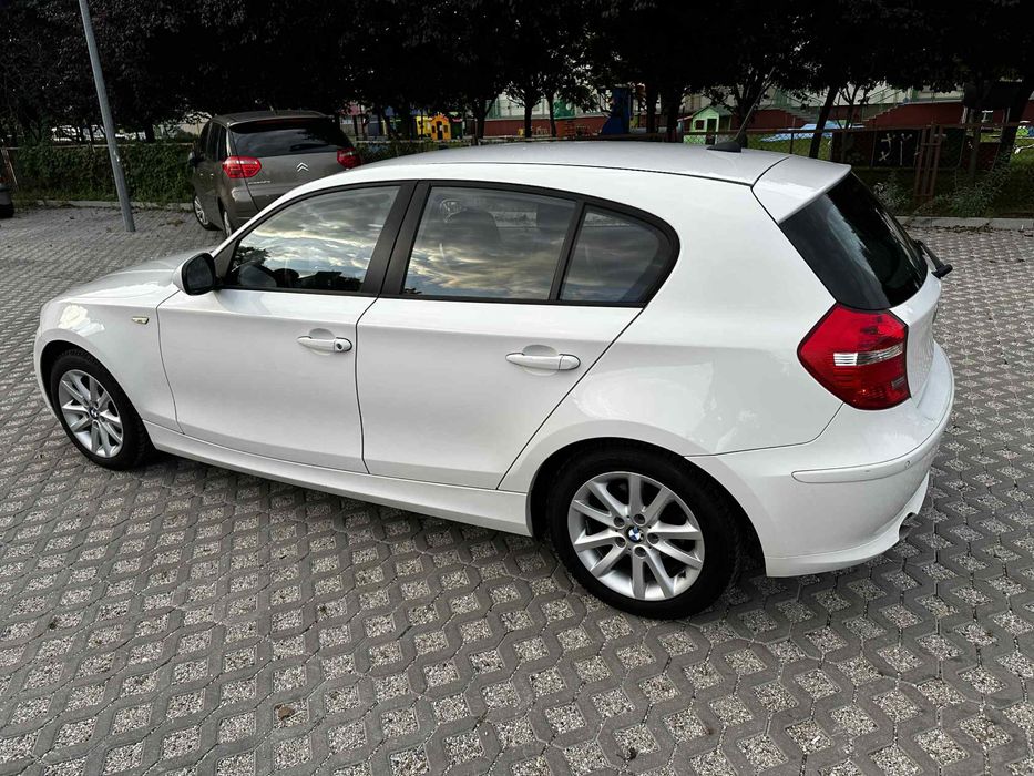 BMW seria 1 e81 2010 benzyna zadbane
