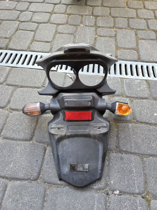 Błotnik zadupek uchwyt tablicy suzuki gsr600