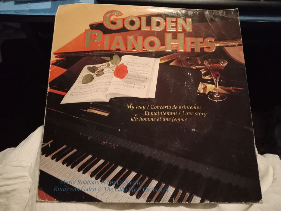 Golden piano hits. Mario Robbiani & his orchestra.