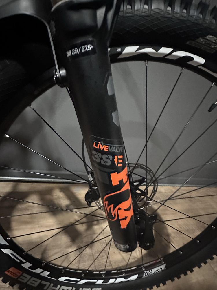 YT Capra CF Pro 29