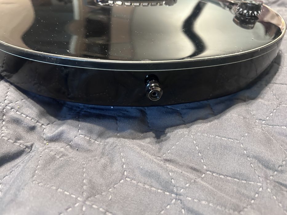Продам гітару IBANEZ ARZ300bk + ремінь зі стреплоками+ 2 кабелі