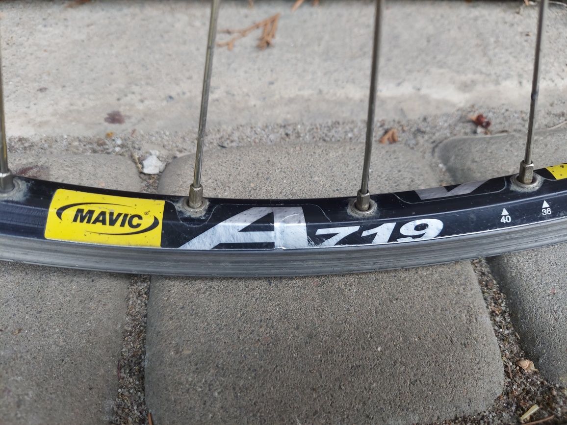 Obręcz koła tył Mavic A719 piasta Novatec 28 cali