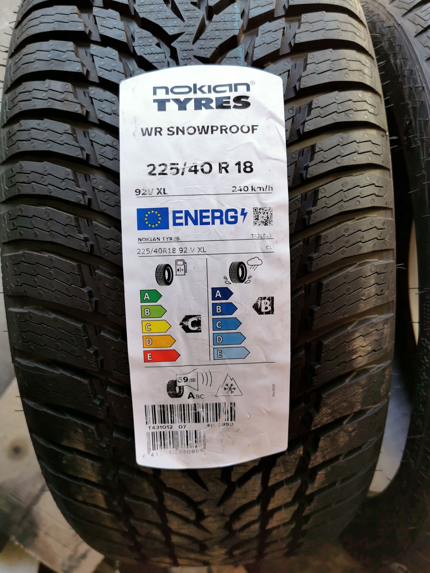 2x Nokian WR snowproof 225/40 r18 92V XL